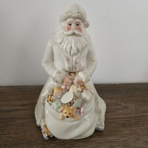Lenox Santa